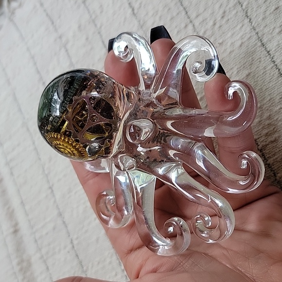 Handcrafted Artisan Epoxy Resin Octopus Decor Statue Paper Weight - Picture 15 of 16